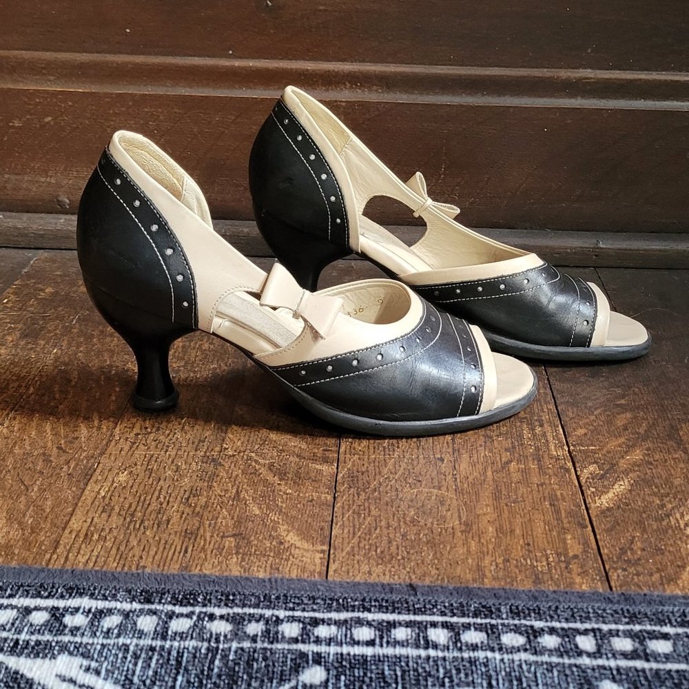 Fluevog peep toe ribbon heels